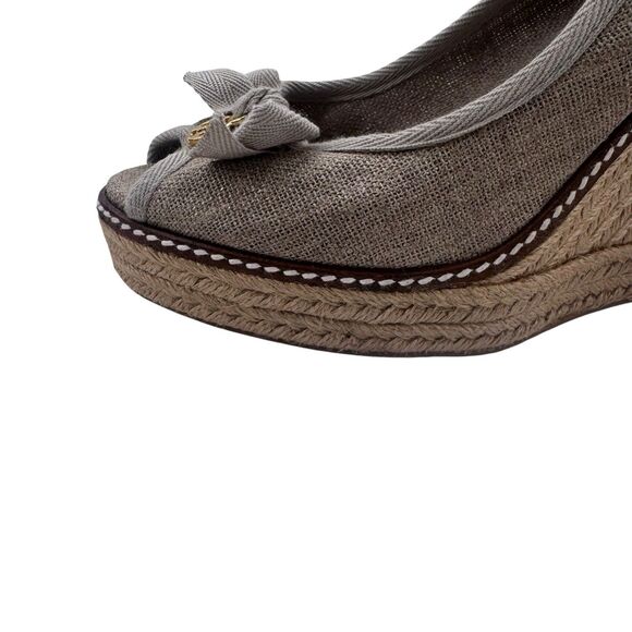 Tory Burch Jackie Charm Logo Peep Toe Wedge Espadrille Heel Gold/Beige 9B - Picture 3 of 16